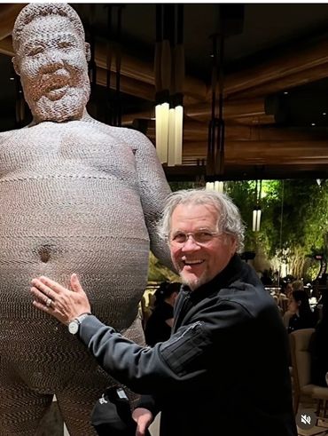 Here’s Neil ( Einstein) Rubbing Budha for some Magic Luck, Las Vegas 2025 🎩🐇