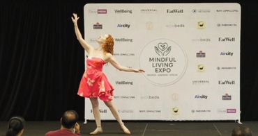 Leanne Zaccar inspirational speaker on the main stage at the Mindful Living Expo delivering a keynot