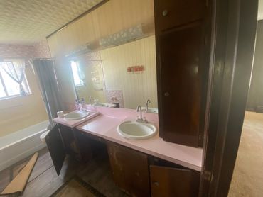 Bathroom renovation (before)