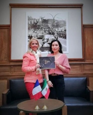 Premio Batuta
Ana Castilo en la Embajada en Francia