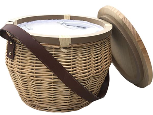 Corporate Hamper cooler baskets created with hand weaved wicker and internal insulation.