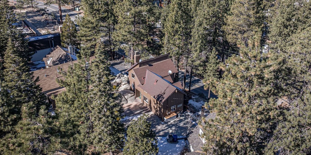 A house in the middle of some trees