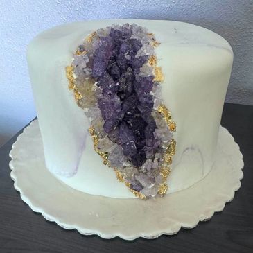 Geode cake with purple crystals and gold accents.