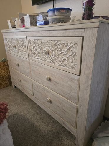 WHITE FURNITURE LIKE NEW