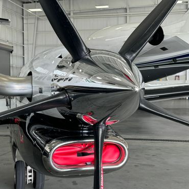King Air 350 Mirror shine brighwork finish