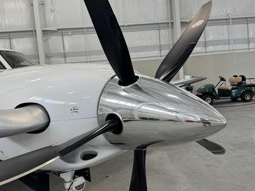 Piper M600 spinner brightwork