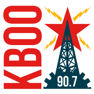 Logo of a radio station broadcasting at 90.7 FM.