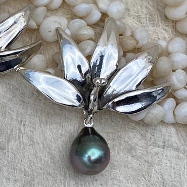 Tiare apetahi Tahitian pearl pendant