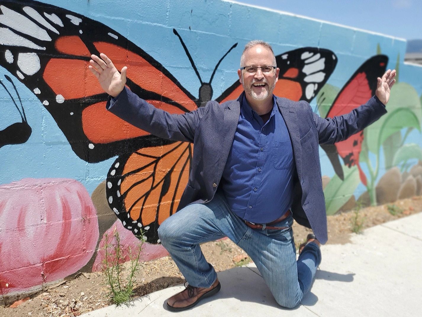 Goleta City Councilmember Kyle Richards at the "El Corazón de Goleta" mural.