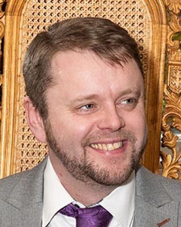 Off Camera Look Headshot