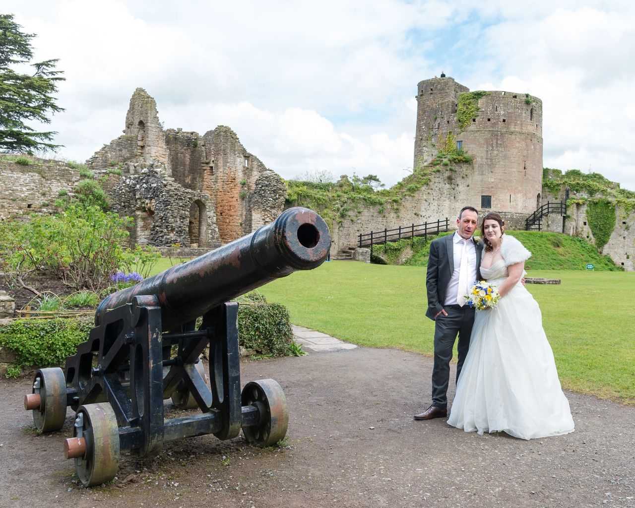 wedding photographer Caldicot Castle wedding photographer Caldicot Castle