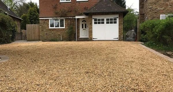 Exeter fence specialists - £100/m winter offer. Devon Landscaping quality guaranteed.