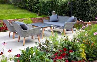 Exeter patio pros. Devon Landscaping's installation experts. Free quotes!