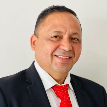 Lcdo. Luis Esau Orellana