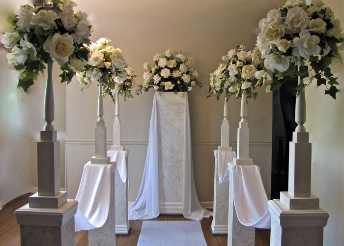 Wedding Pillar Rentals Include Florals