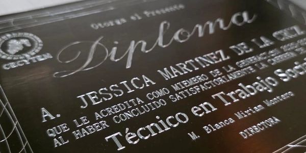 Grabado en placa de aluminio