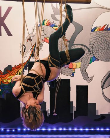 redhoneyropes
Photo by: boigrl_blue