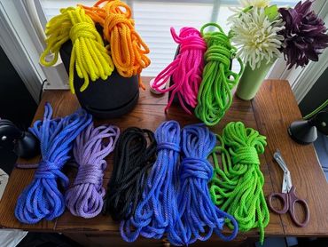 UV Reactive Roope and Trauma Shears