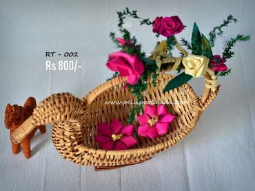 Pellipoolajada_EngagementRingTrays_Mumbai : Unique engagement ring tray made of bamboo basketflowers