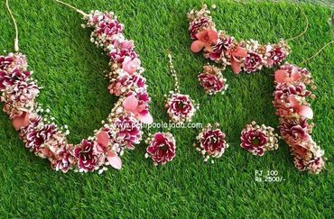 Pellipoolajada_FlowerJewelry_Warangal: Fresh floral jewelry with wristlets, choker, mangtika