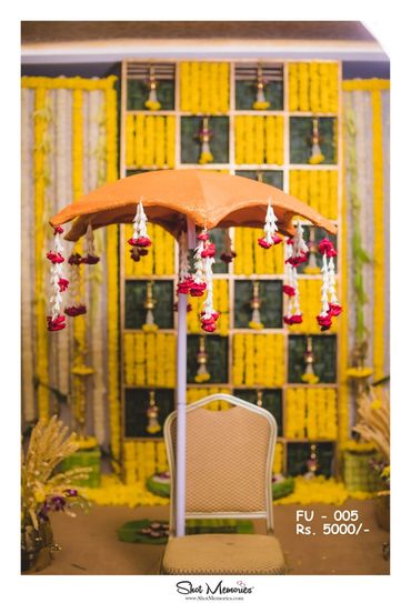 Pellipoolajada_FLoralUmbrella_Hyderabad: Floral Umbrella with lilies and rose hangings for wedding