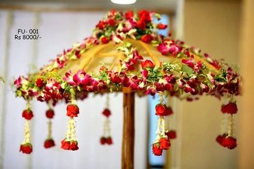 Pellipoolajada_FLoralUmbrella_Warangal: Floral umbrella with roses and orchids for wedding