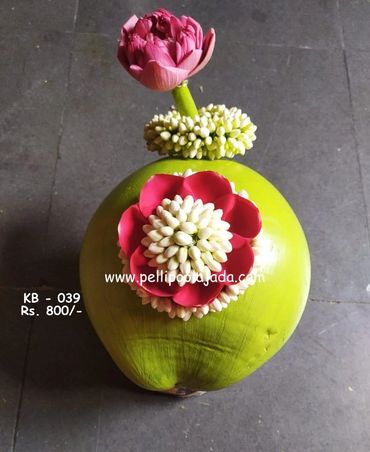 Pellipoolajada_KobbariBondam_Warangal: Eco-friendly kobbaribondam designed with lotus petals 