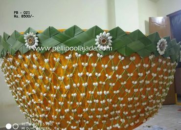 Pellipoolajada_Pellibutta_Vijayawada: pellibutta made with netted mallepoovu and floral jada beads