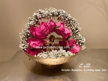 Pellipoolajada_AarthiPlateDecor_Vijayawada: Aarthi plate decor with gypsy and pink roses