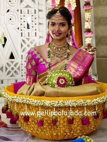 Pellipoolajada_Pellibutta_Vizag: Pellibutta made with mallepoovu and rose hangings for bride