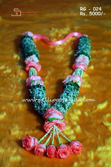 Pellipoolajada_FreshFlowerGarlands_Tirupati: Gypsy and pink rose combo fresh flower garlands
