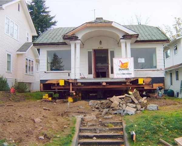 House lift showing house sitting on lifting beams and crib piles