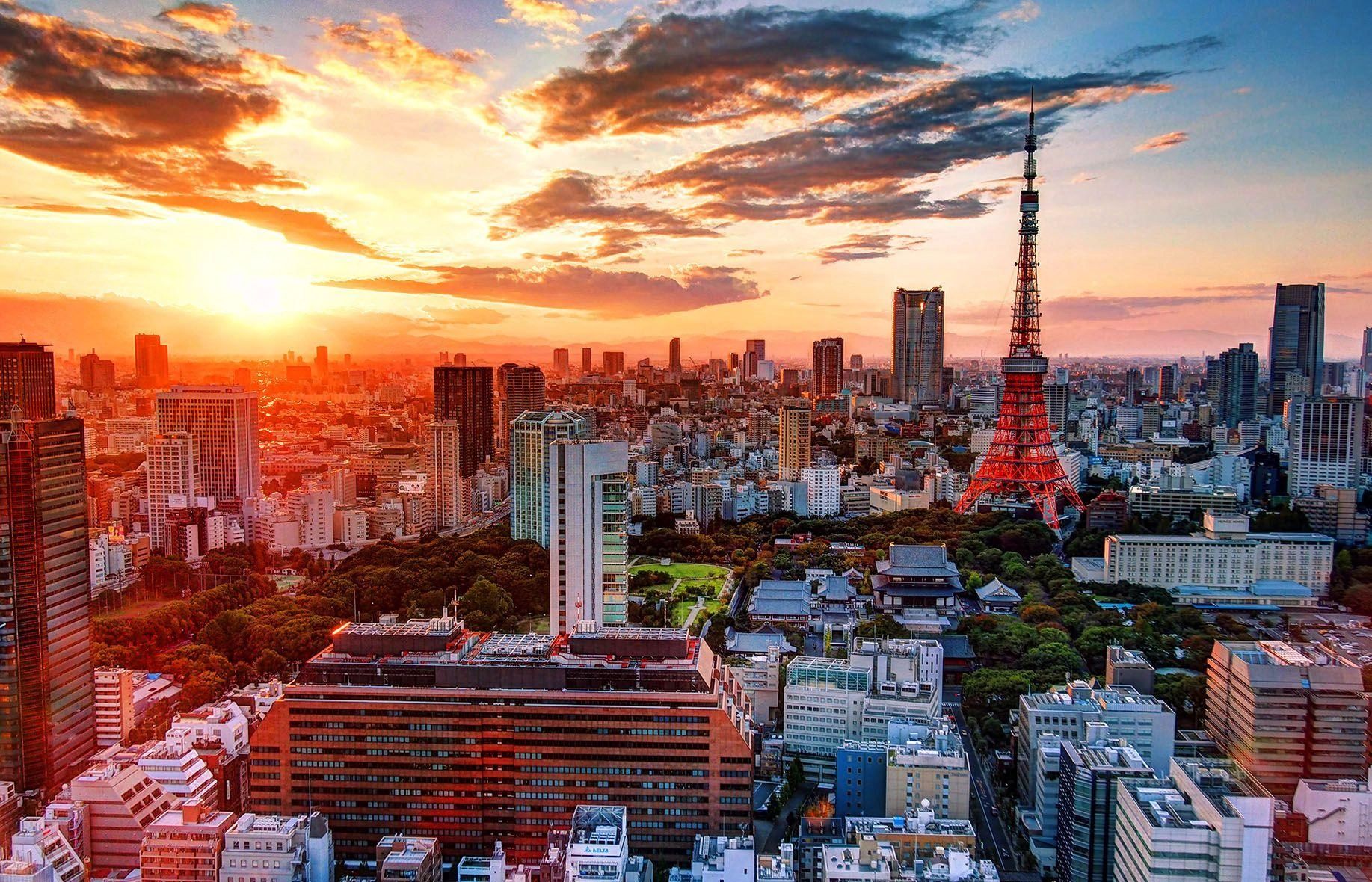 Tokyo cityscape with Tokyo Tower at sunset.