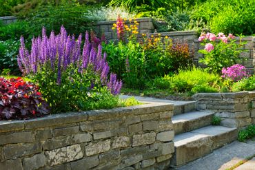 Stone retaining wall structural design, retaining flowers and garden