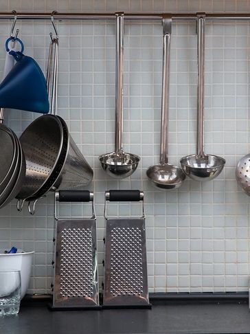 Certainly! Here's a brief overview of the types of products included in N&M kitchenware:

Cookware: 