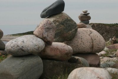 A pile of rocks representing ten bodies