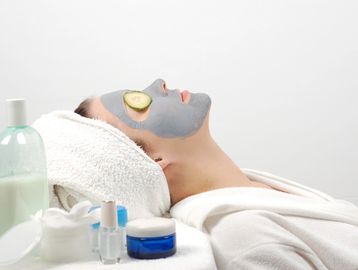 relaxing spa facial treatment