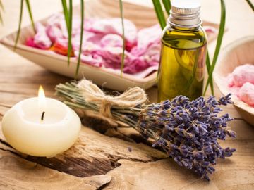 aromatherapy candles and essential oils