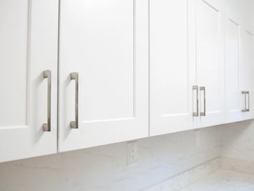 Integrated drawer and cabinet handles
