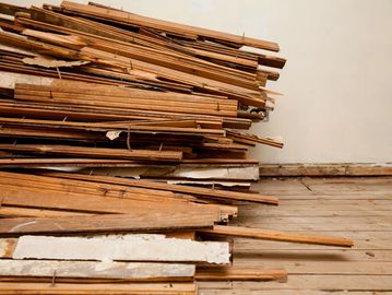 Our professional junk removal and hauling service efficiently dismantles and removes unwanted wooden
