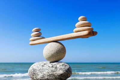 Rocks balancing in front of the ocean waves