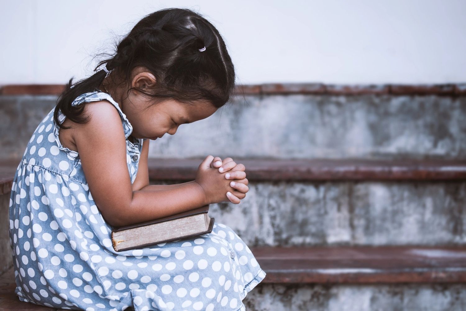 A Child Praying - John 3:16