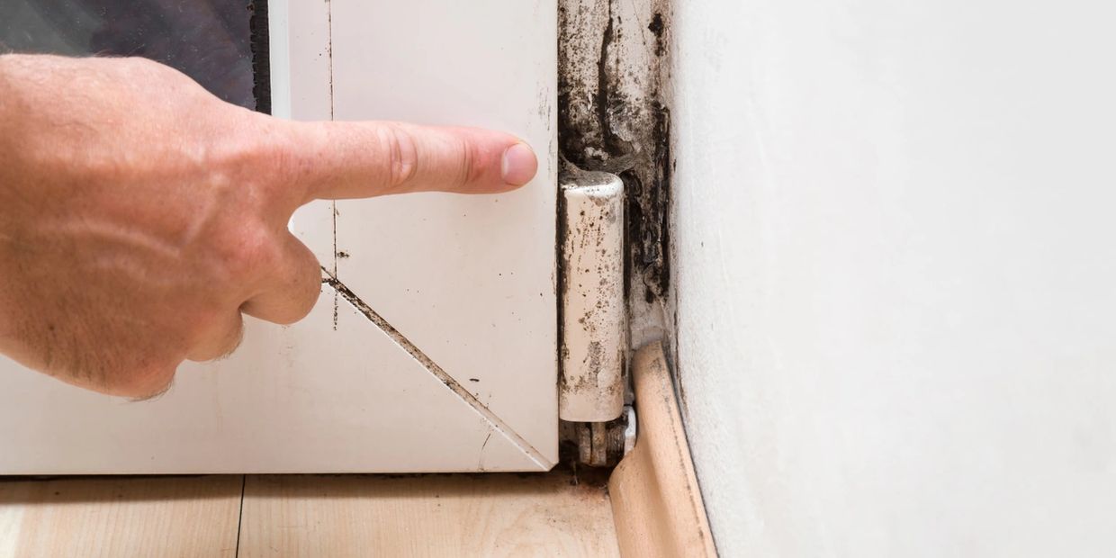 Dirty door, Deep Cleaning Miami, Aomega Cleaning, Cleaning Services