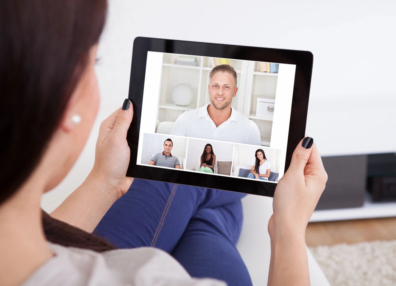 Virtual conferencing e-mediation