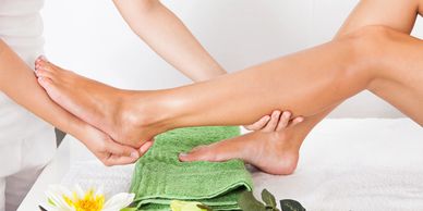 picture of feet recieving spa treatment