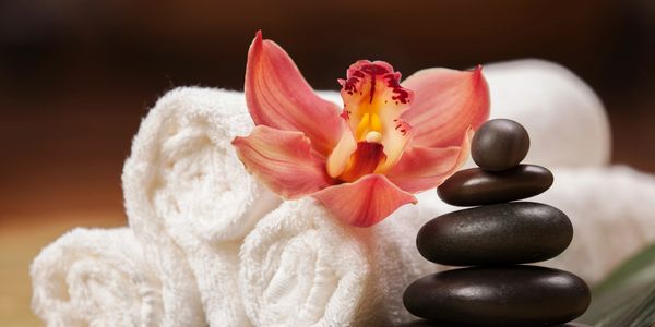 Hot stone Massage for a perfect relaxed body with  Perfectspa.ca