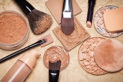 Various types of mineral makeup, loose powder, liquid makeup, cream makeup, compact and brushes. 