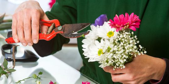 wedding flower delivery florist bride and groom flowers.  budget-priced-wedding-flowers, cheap