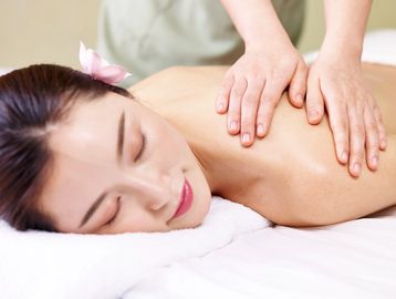 Lady having a Delux full body massage, ninety minutes.