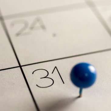 Blue pin on a calendar with the number 31.
